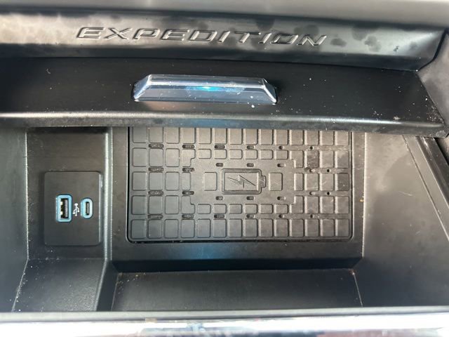 Used 2024 Ford Expedition XLT image 23