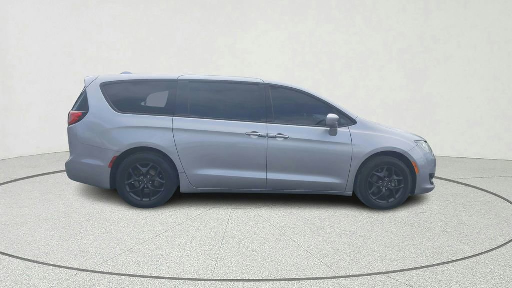 Used 2018 Chrysler Pacifica Touring Plus w/ S Appearance Package image 7