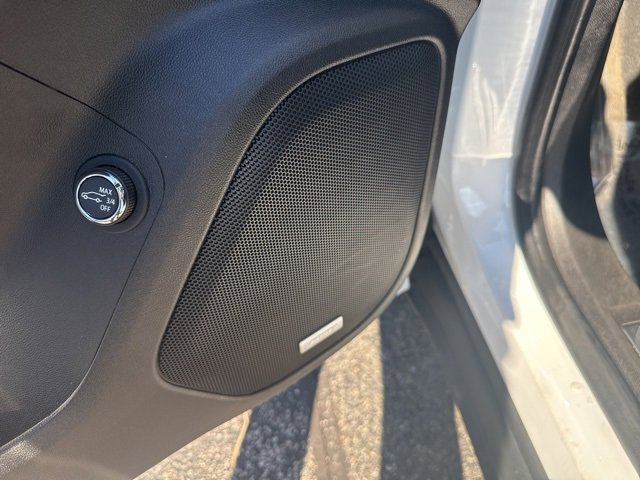 Used 2023 GMC Acadia SLT w/ Elevation Edition image 10