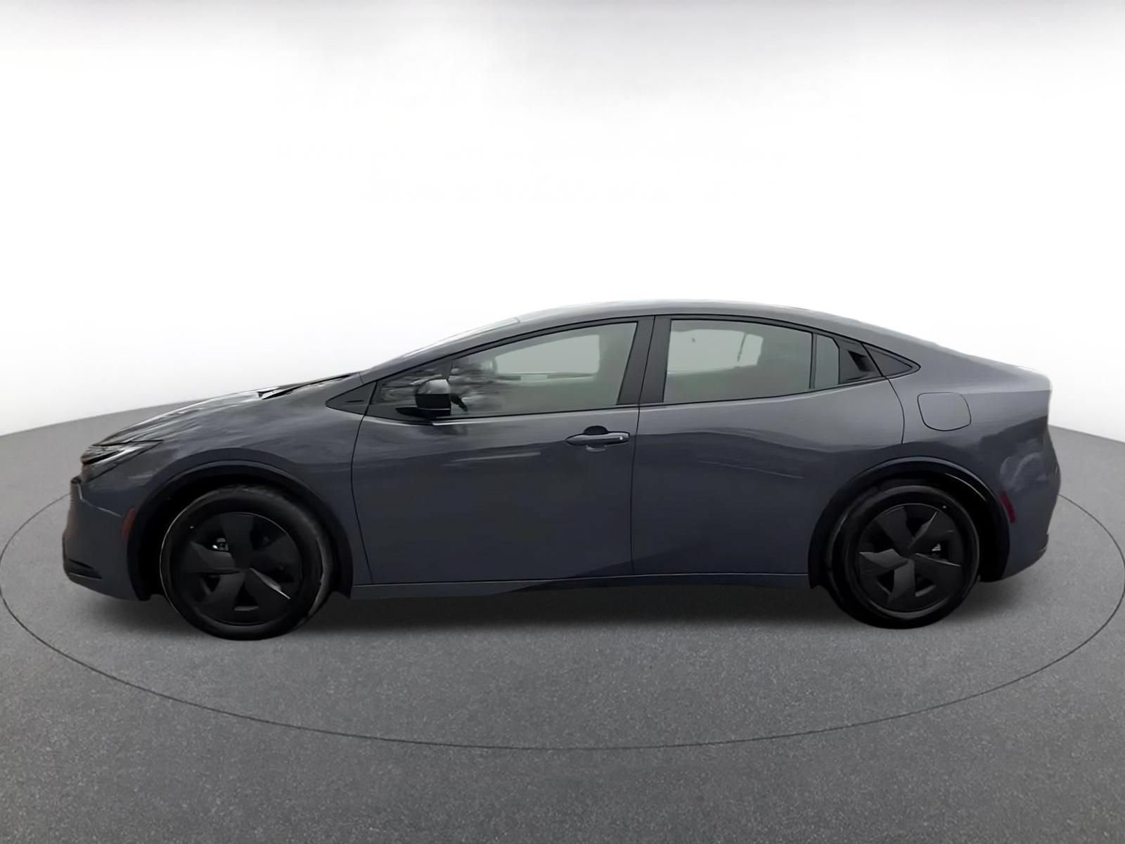 Used 2025 Toyota Prius LE FWD image 9