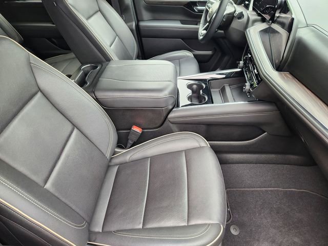 Used 2025 Chevrolet Suburban Premier AWD/4WD image 12