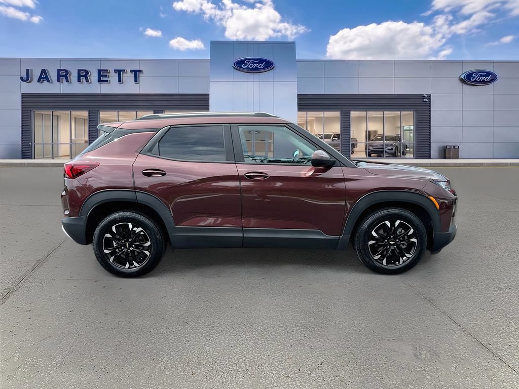 Used 2022 Chevrolet TrailBlazer LT w/ Convenience Package FWD image 8