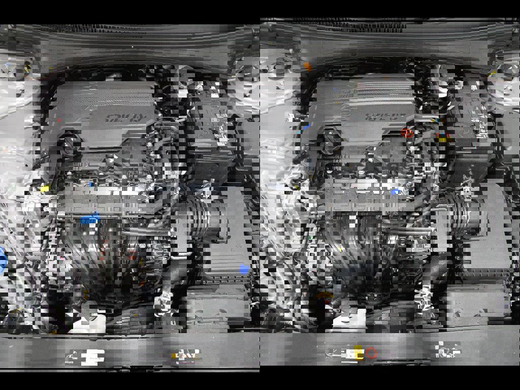 Certified 2025 Hyundai Elantra Sport image 19