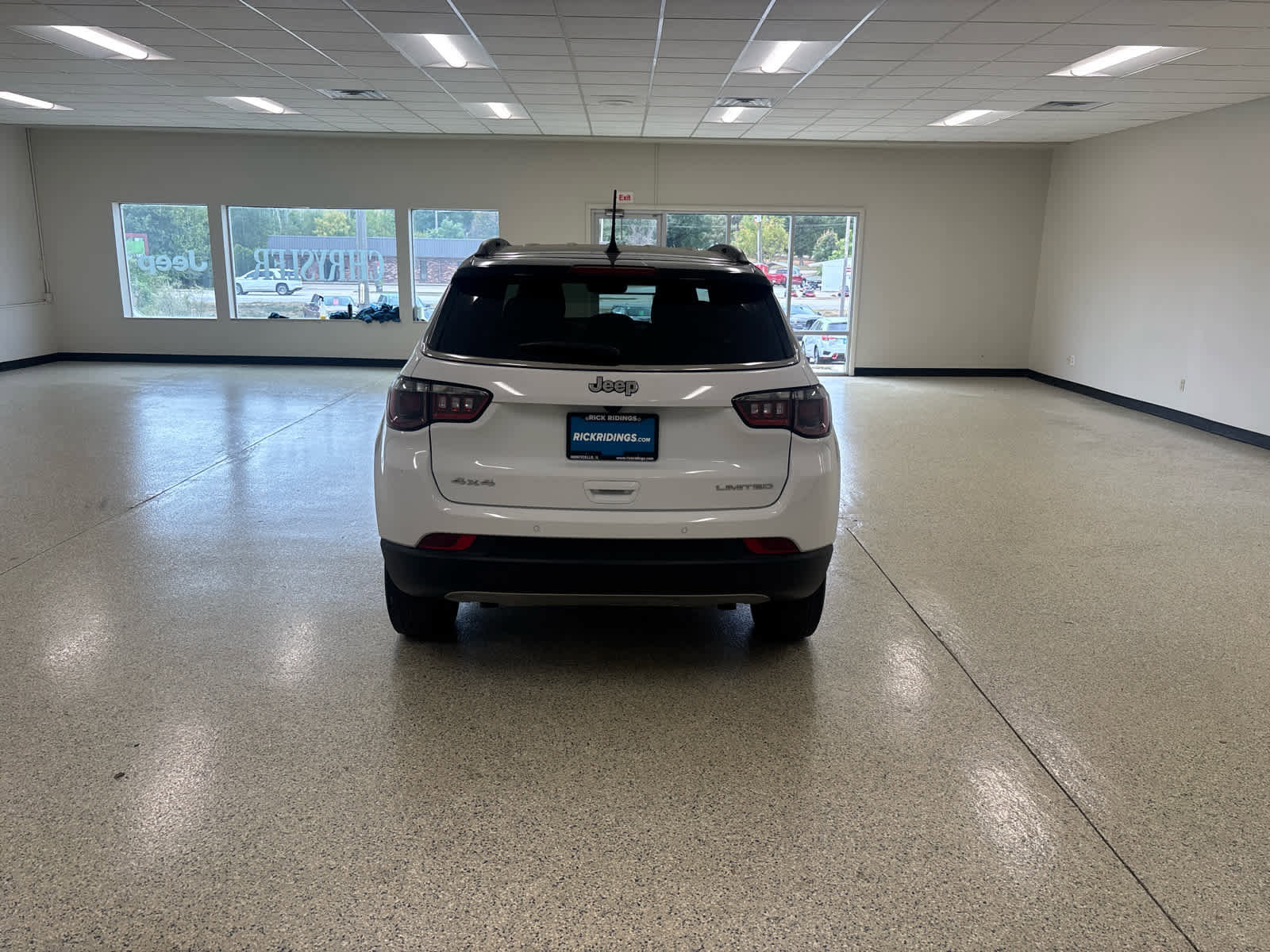 Used 2024 Jeep Compass Limited image 9