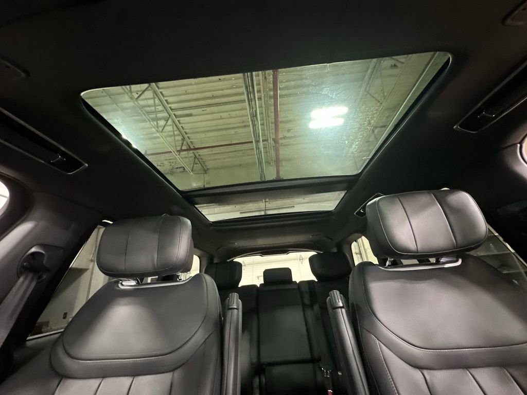 Used 2025 Land Rover Range Rover Autobiography image 16