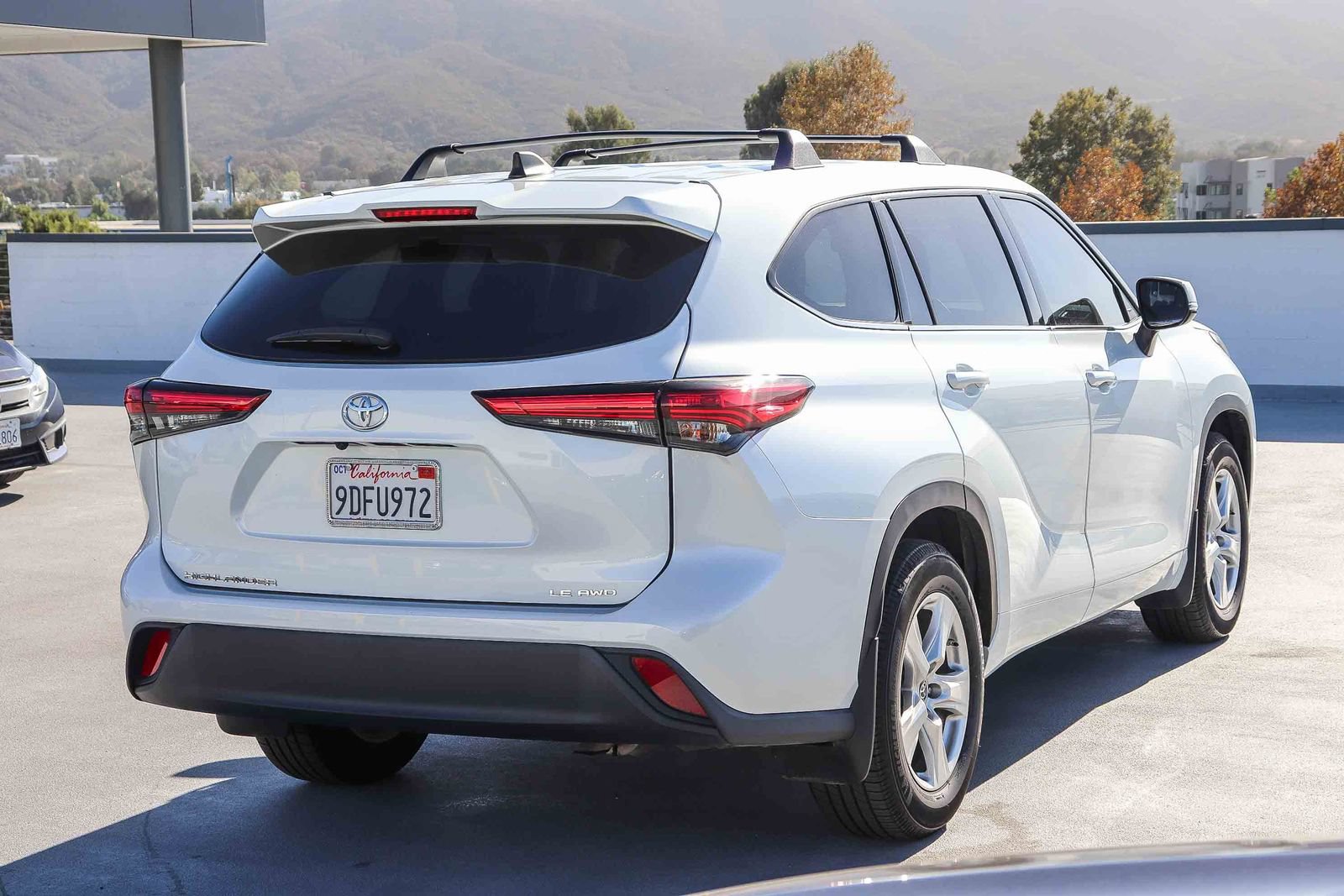 Used 2022 Toyota Highlander LE AWD/4WD image 7