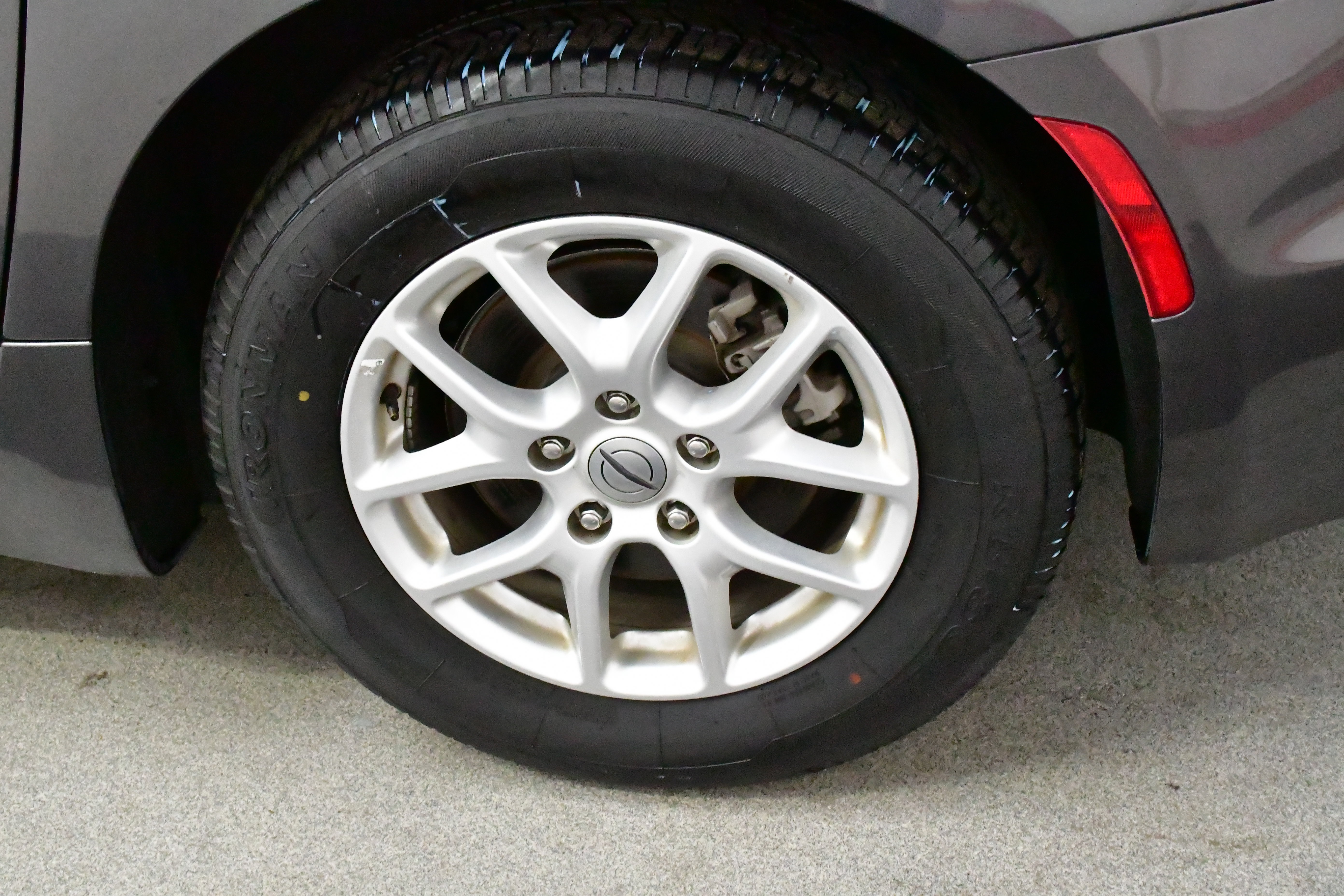 Used 2023 Chrysler Pacifica Touring-L FWD image 39