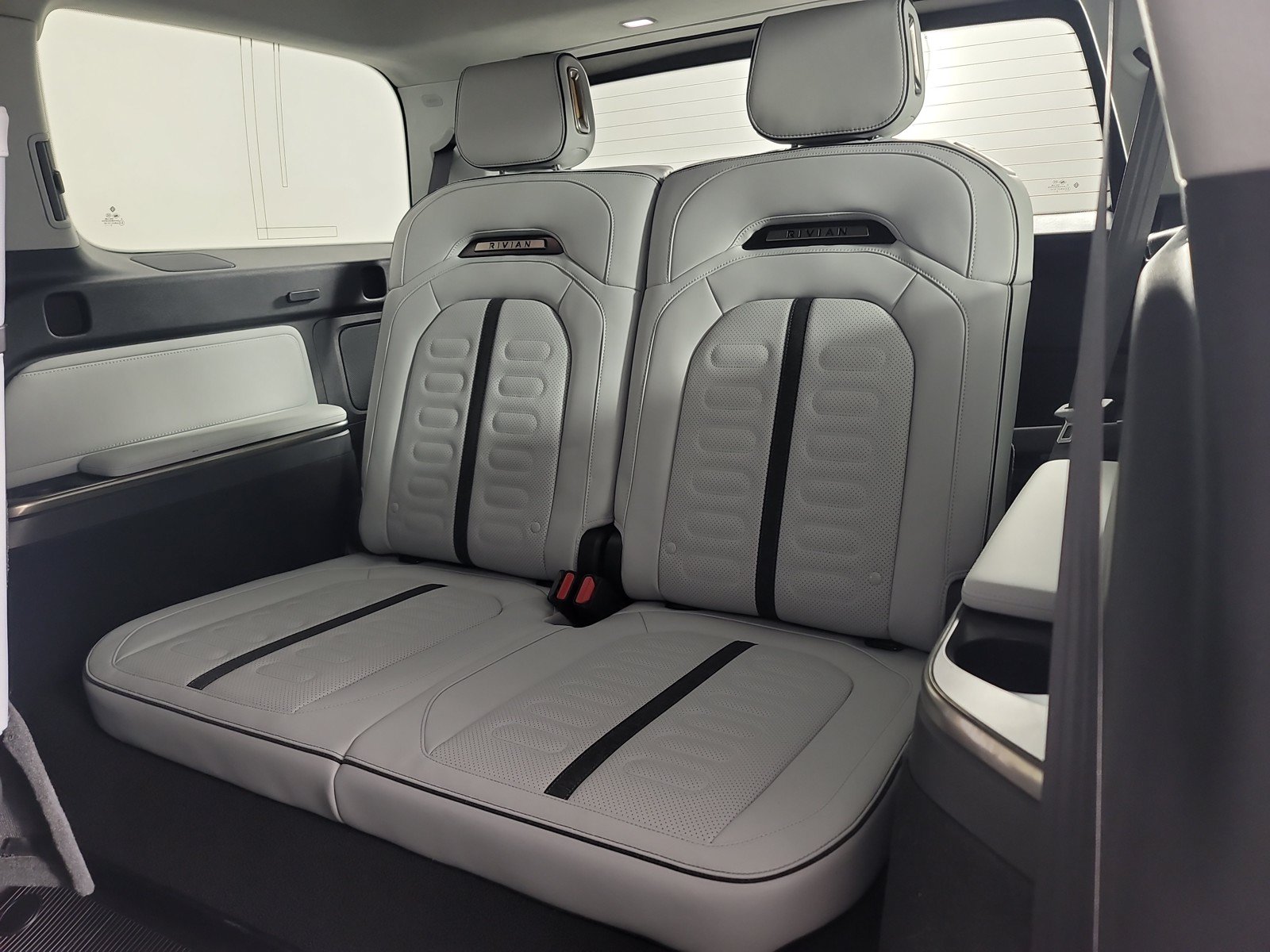 Used 2024 Rivian R1S Adventure AWD/4WD image 22