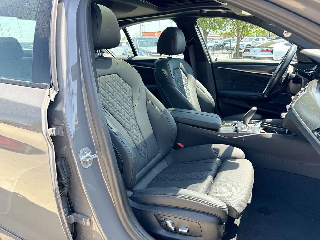 Used 2022 BMW 530e xDrive w/ Premium Package AWD/4WD image 25