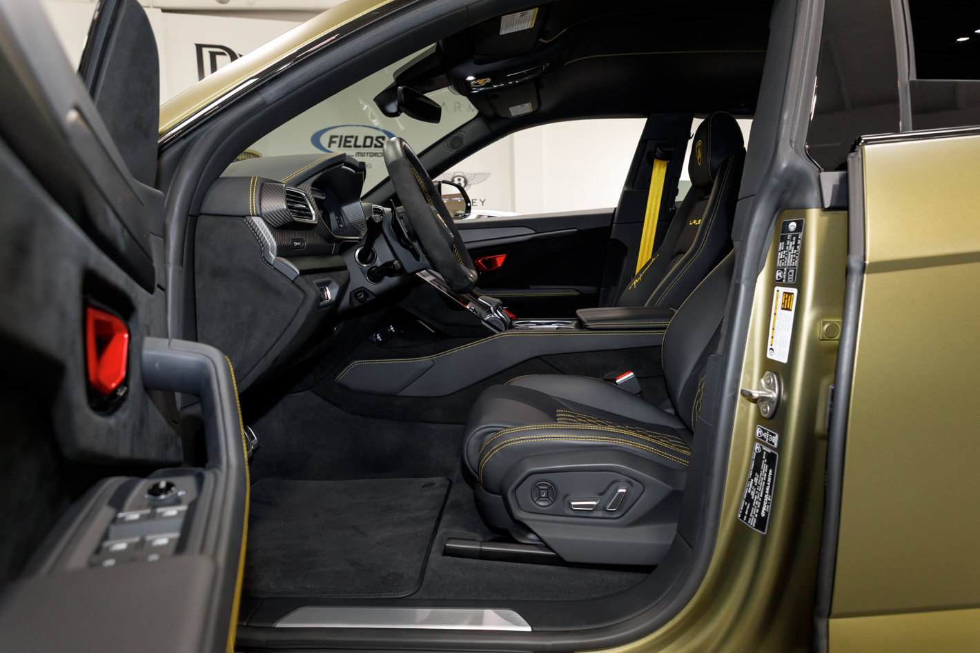 Used 2024 Lamborghini Urus Performante AWD/4WD image 48