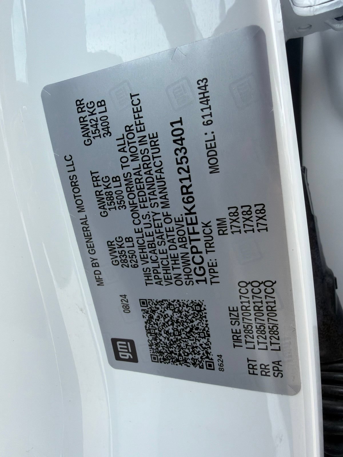 Used 2024 Chevrolet Colorado ZR2 w/ Safety Package AWD/4WD image 44