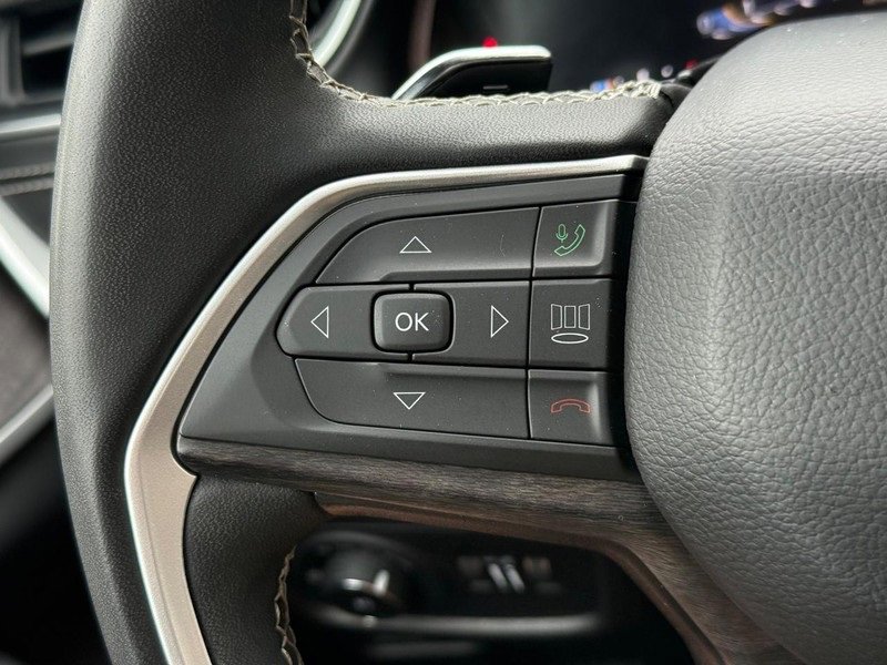 Used 2024 Jeep Grand Cherokee L Limited w/ Luxury Tech Group II image 17