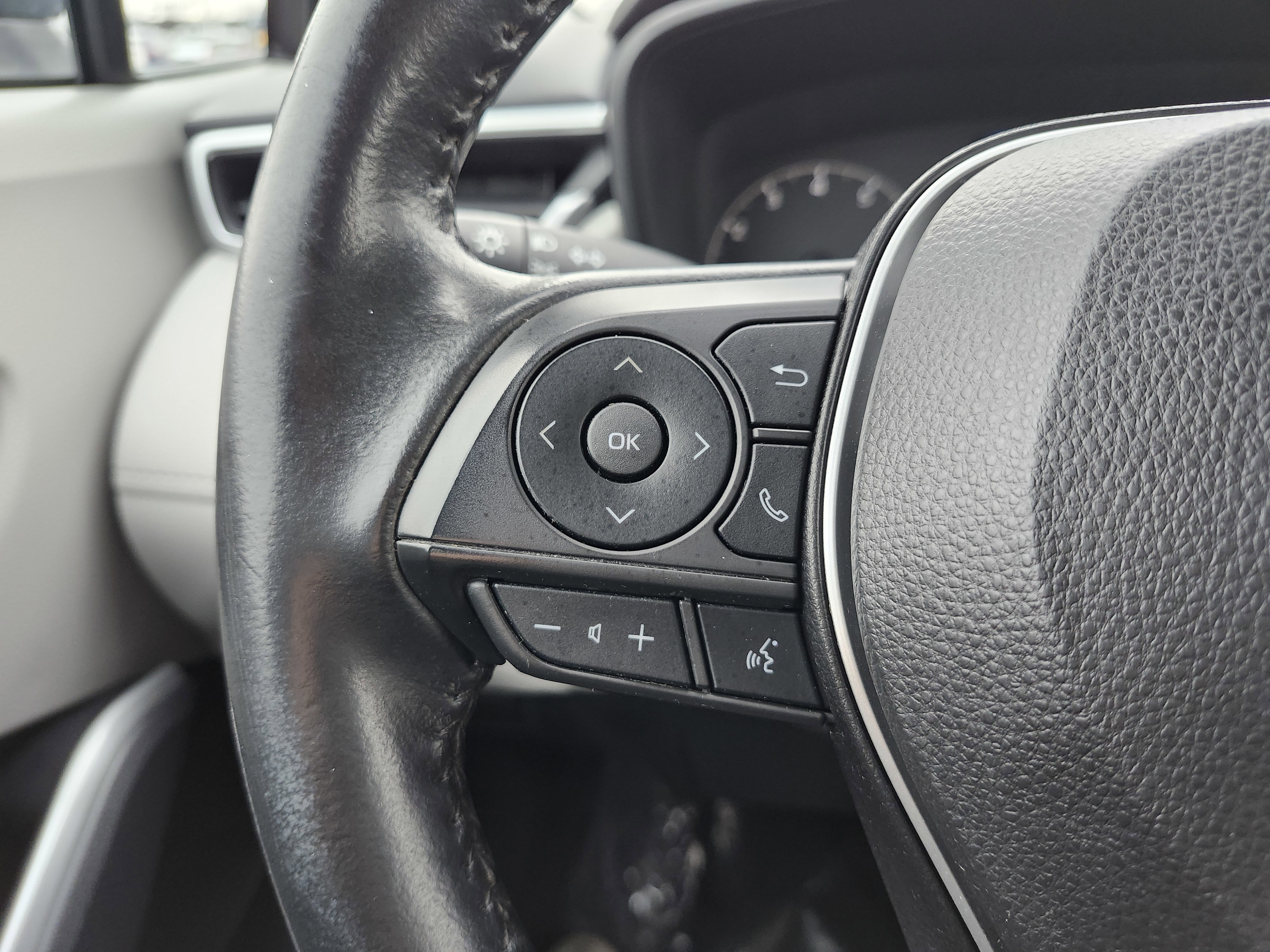 Used 2023 Toyota Corolla Cross LE w/ Black Badges Package (TMS) AWD/4WD image 32