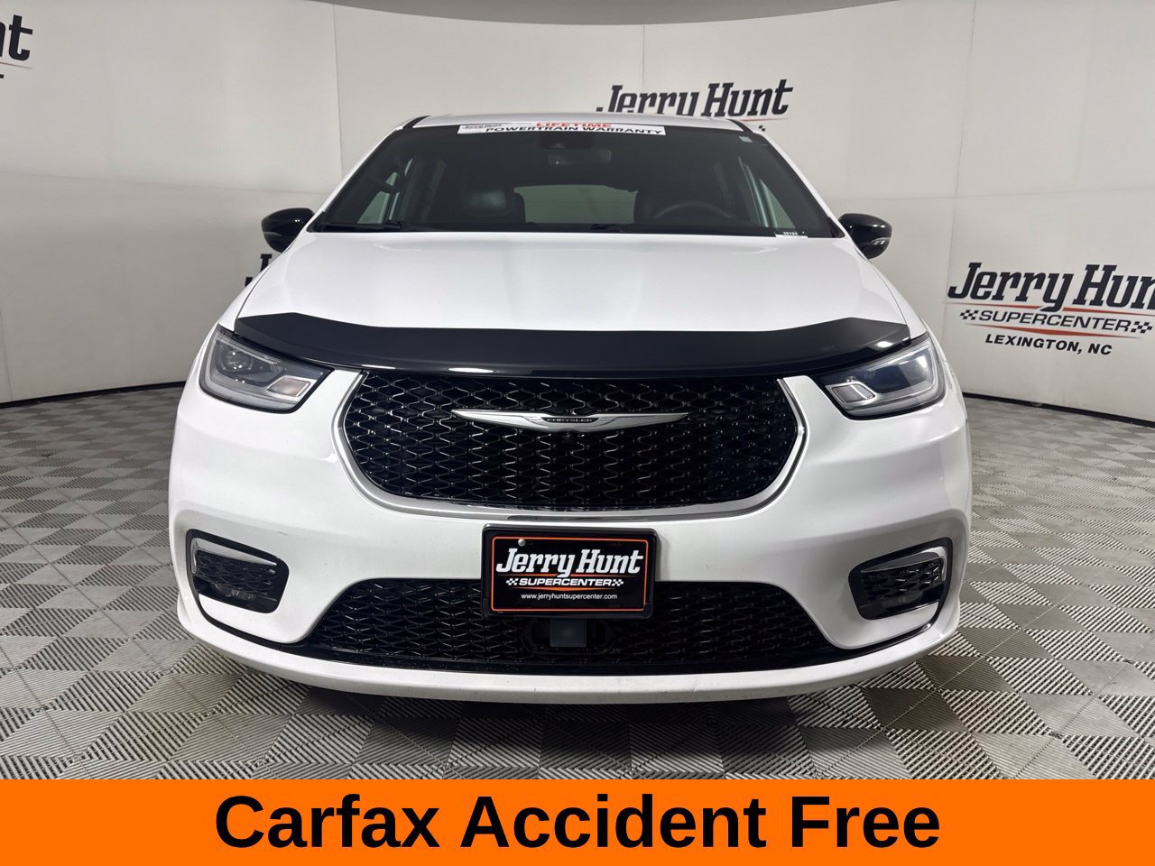 Used 2025 Chrysler Pacifica Select FWD image 3