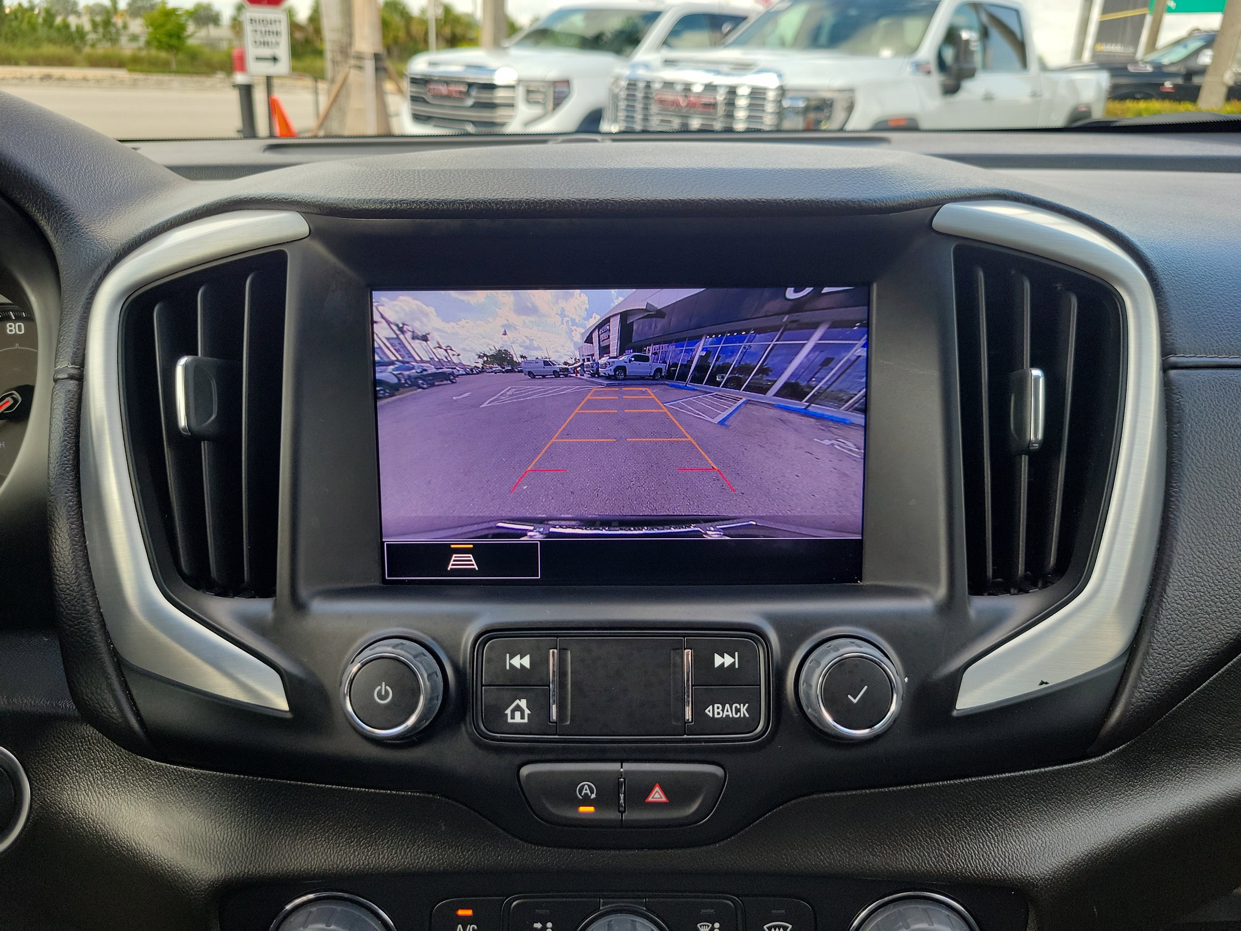 Used 2024 GMC Terrain SLT FWD image 10