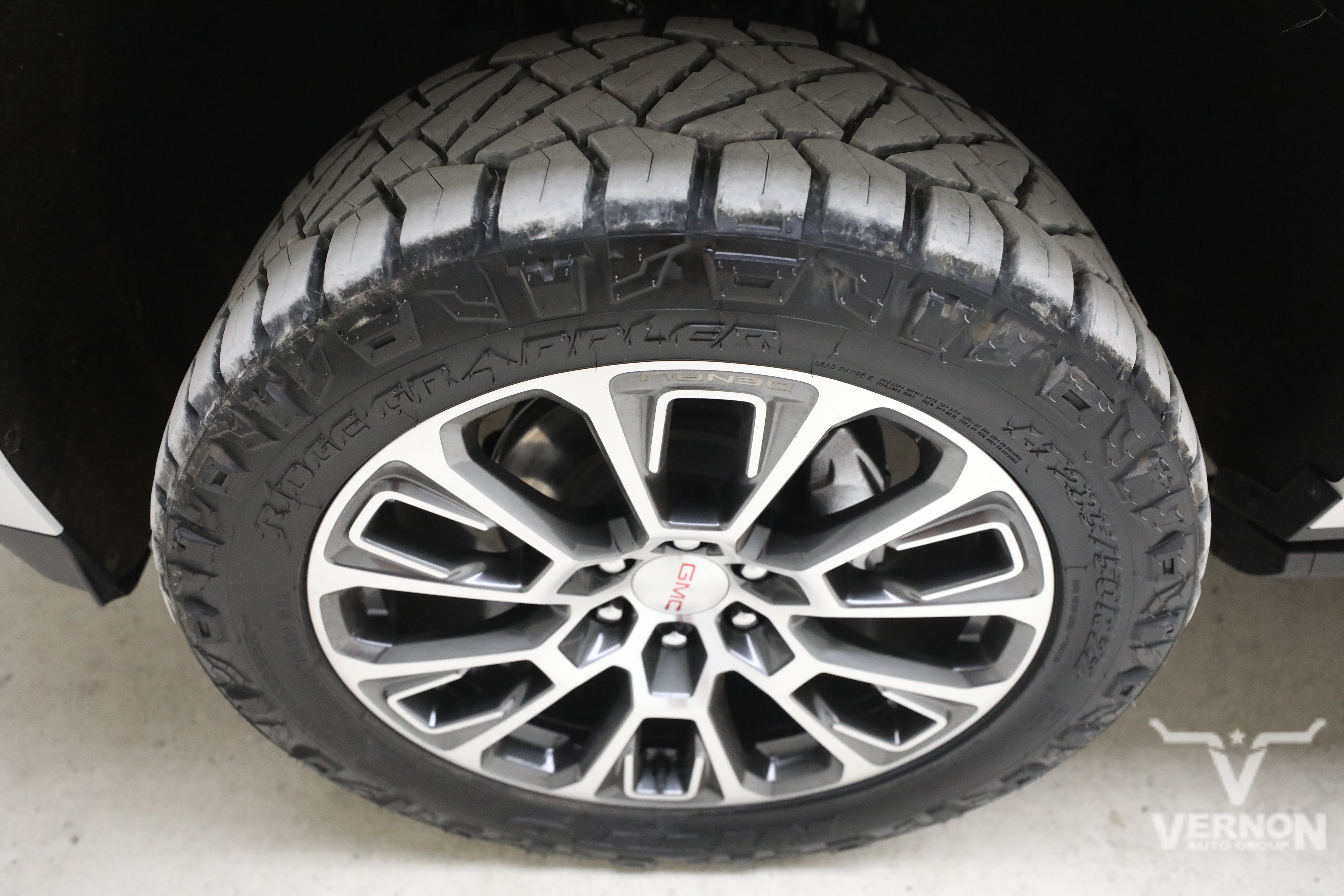 Used 2025 GMC Yukon Denali w/ Sun & Power Step Package AWD/4WD image 28