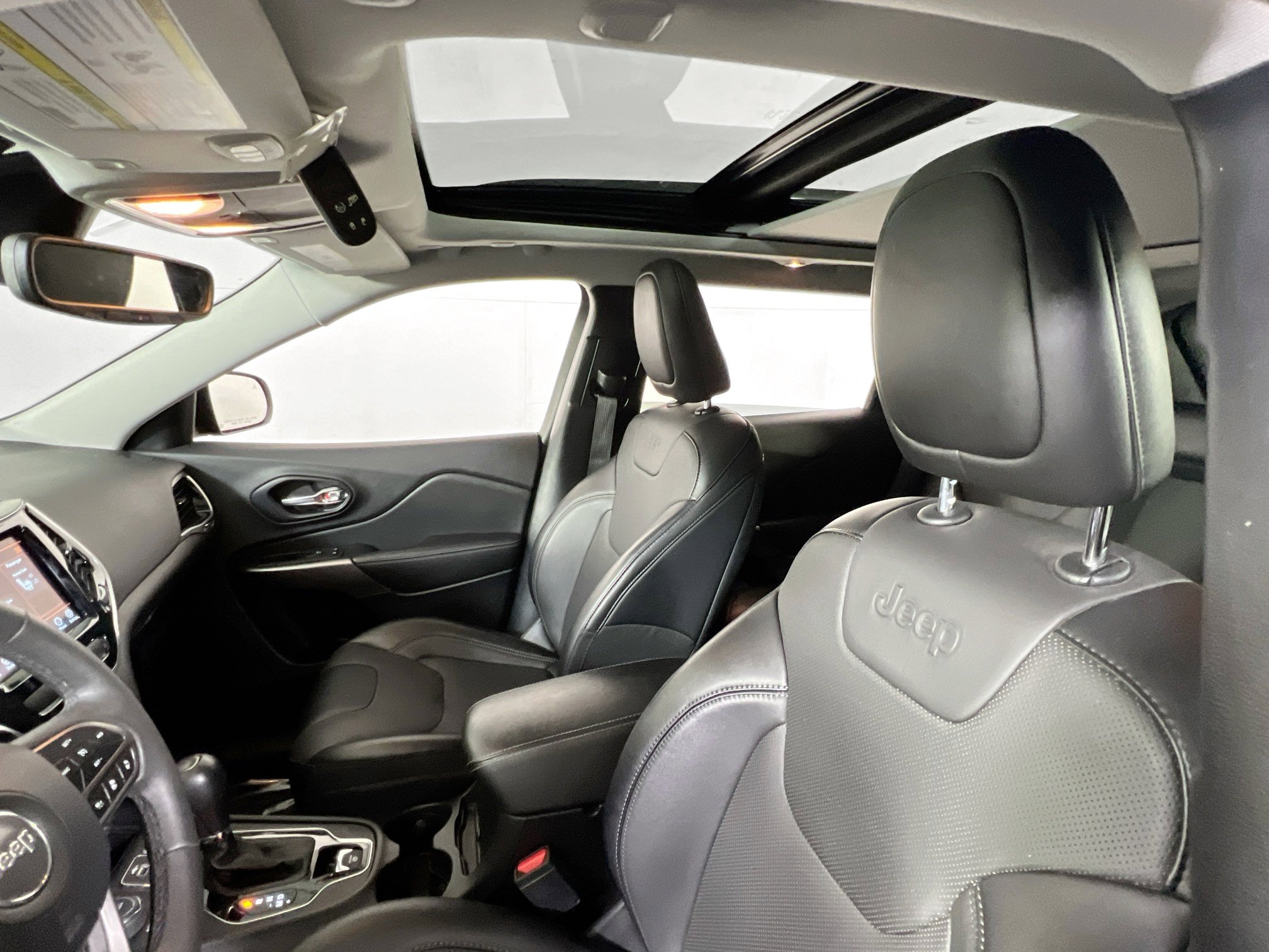 Used 2022 Jeep Cherokee Limited image 21