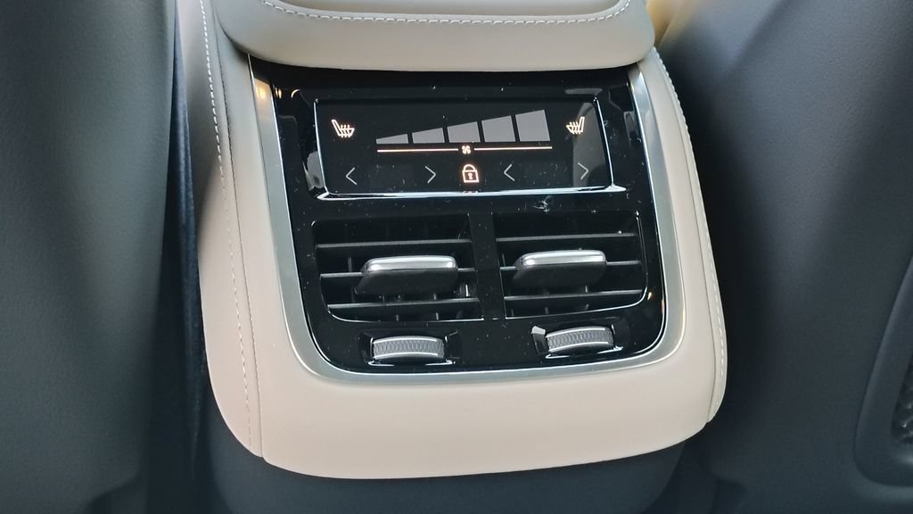 New 2026 Volvo XC90 B6 Plus AWD/4WD image 30