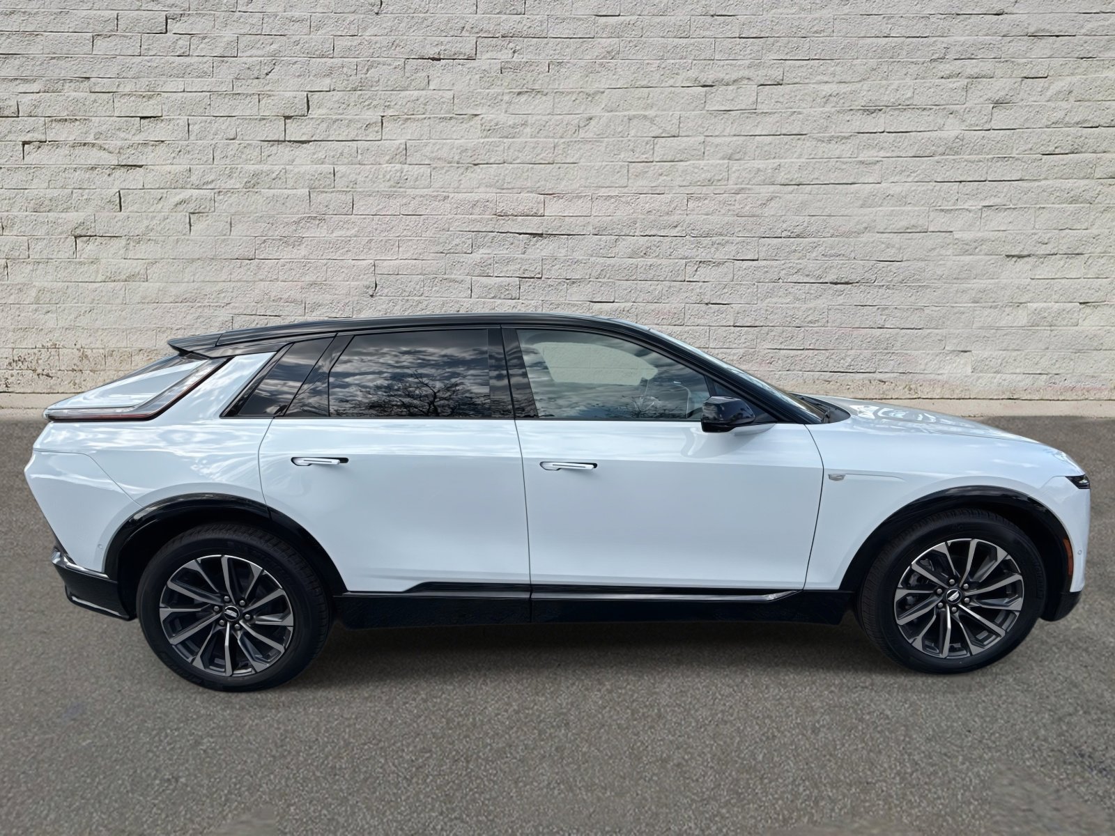 Certified 2026 Cadillac Lyriq Sport w/ LPO, Floor Liner Package image 4