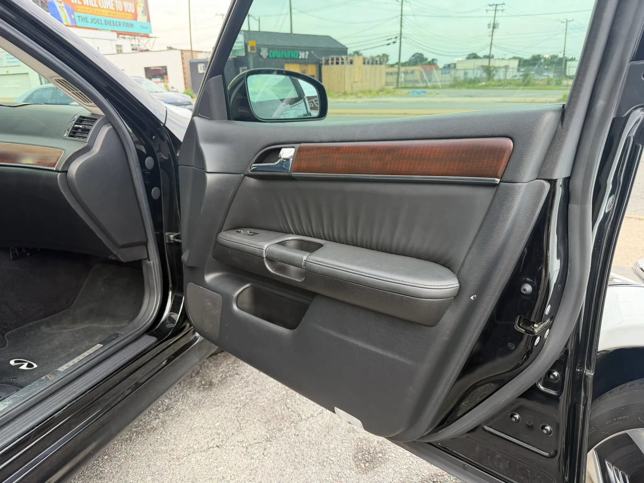 Used 2010 INFINITI M35 w/ Technology Pkg RWD image 7