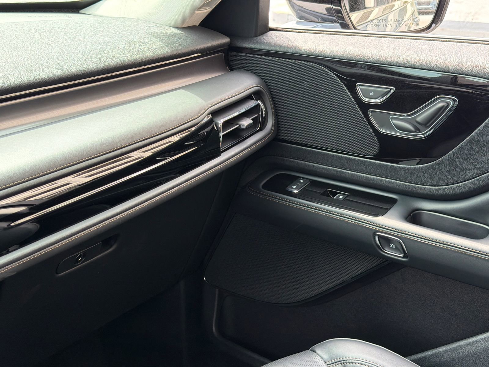 New 2026 Lincoln Aviator AWD image 35