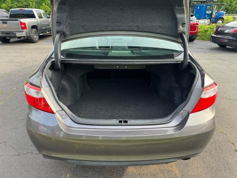 Used 2017 Toyota Camry SE FWD image 21