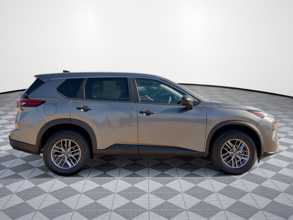Used 2024 Nissan Rogue S AWD/4WD image 8