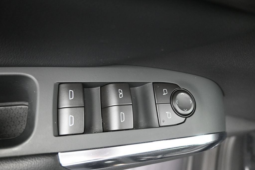 Used 2026 Chevrolet Traverse LT FWD image 12