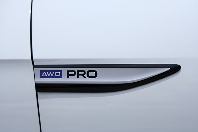 Used 2023 Volkswagen ID.4 Pro AWD/4WD image 10