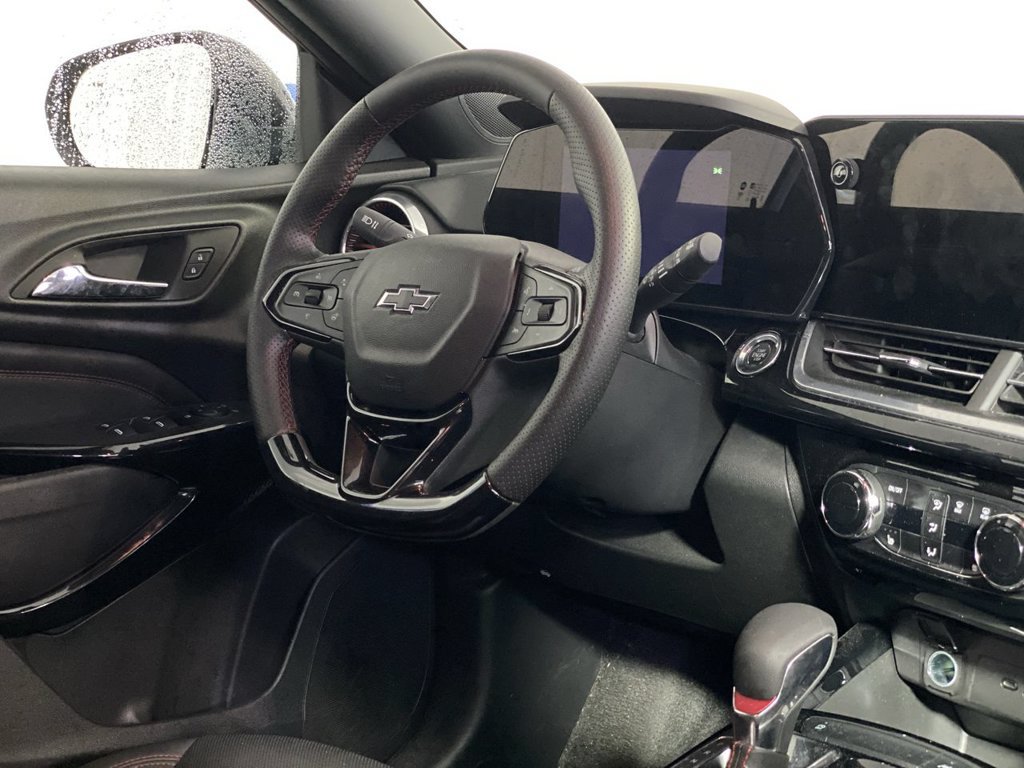 Used 2025 Chevrolet Trax RS w/ Driver Confidence Package FWD image 10