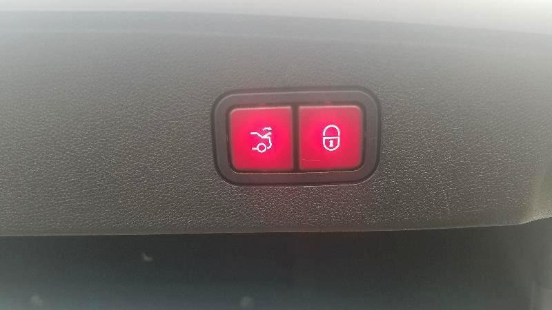Used 2010 Mercedes-Benz E 350 4MATIC Sedan image 17