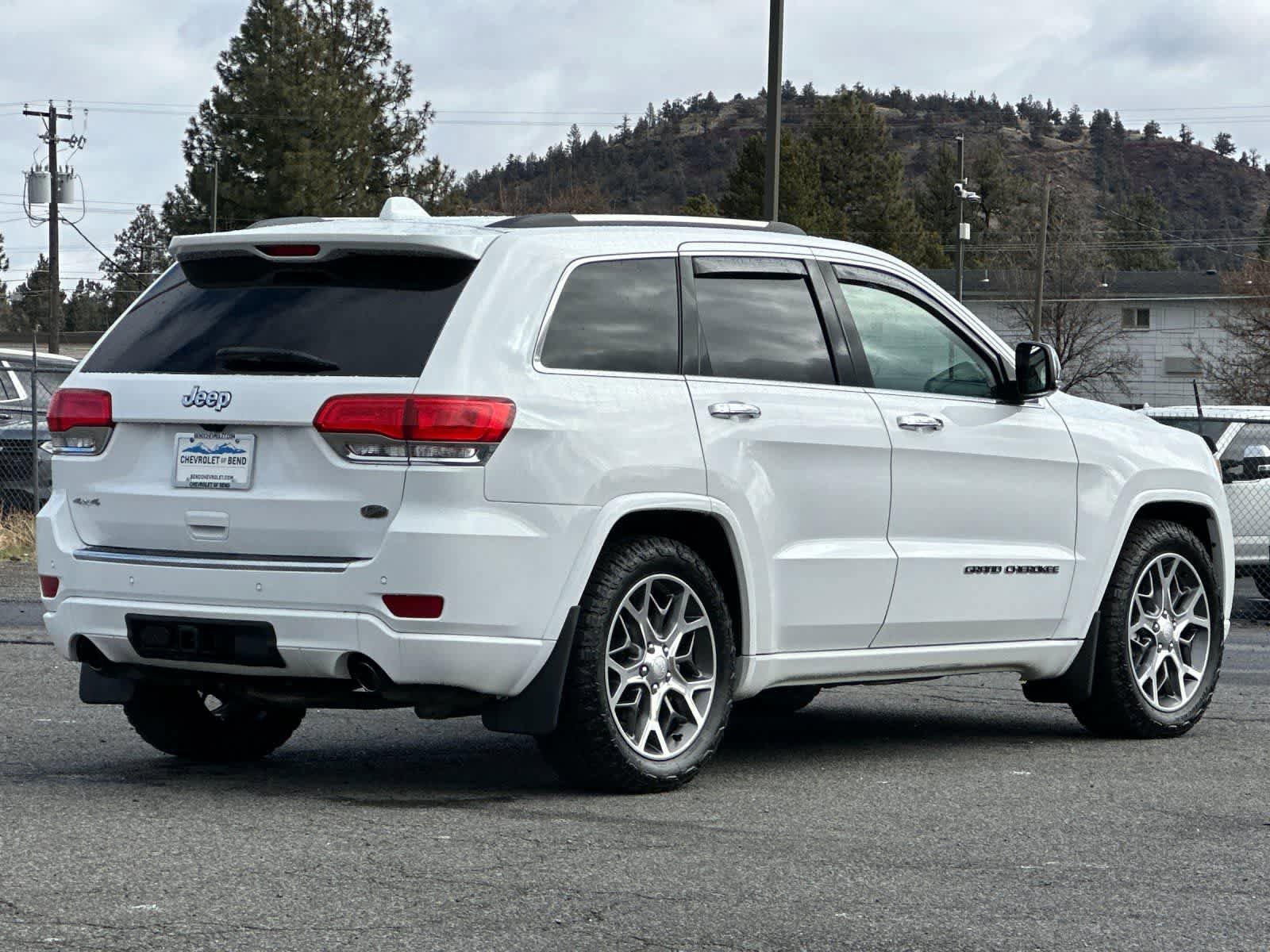 Used 2021 Jeep Grand Cherokee Overland AWD/4WD image 2