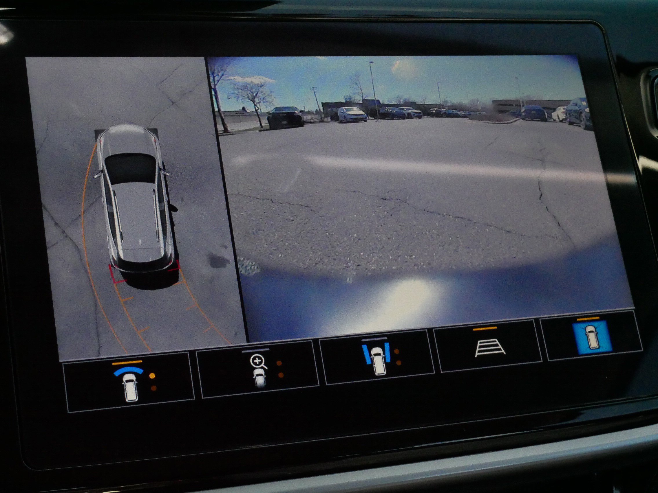 Used 2022 Chevrolet Bolt EUV Premier w/ Sun & Sound Package image 30