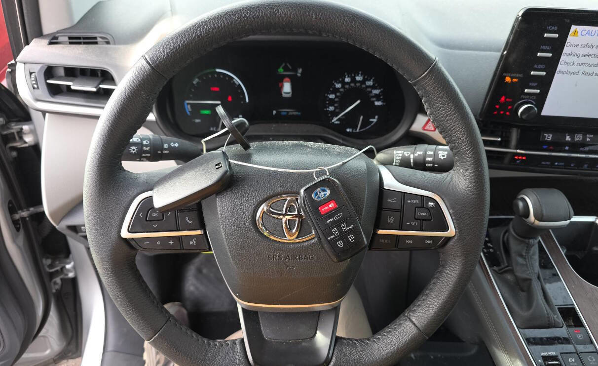 Used 2023 Toyota Sienna XLE image 13