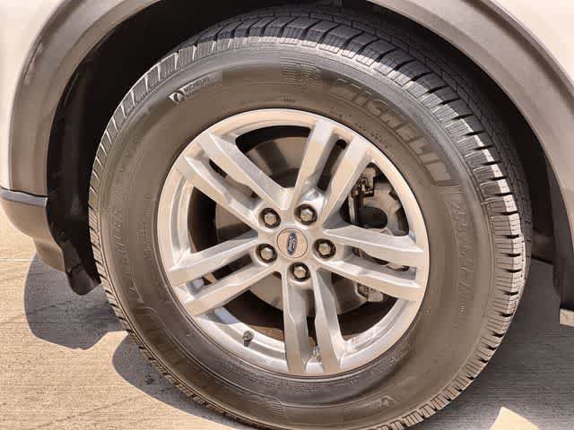 Used 2020 Ford Explorer XLT w/ Equipment Group 202A RWD image 9