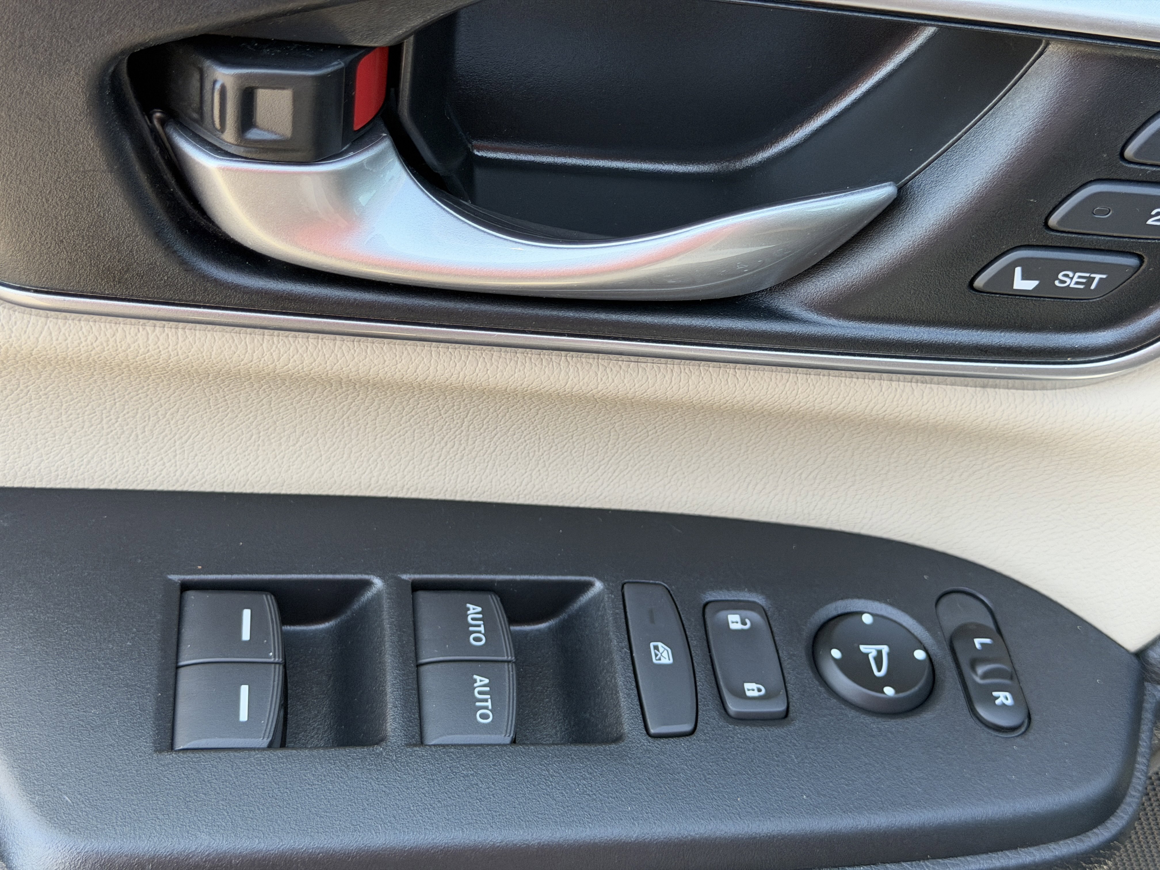 Used 2018 Honda CR-V EX-L image 16