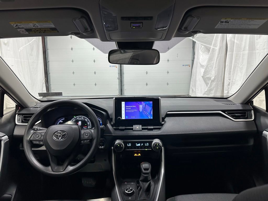 Used 2025 Toyota RAV4 XLE AWD/4WD image 39