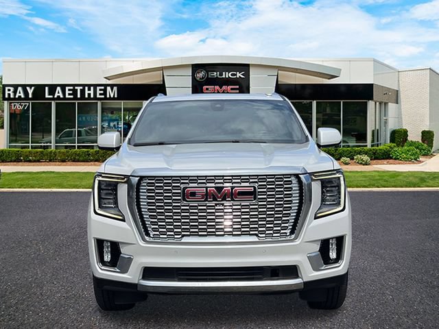 Used 2021 GMC Yukon Denali w/ Denali Premium Package AWD/4WD image 8