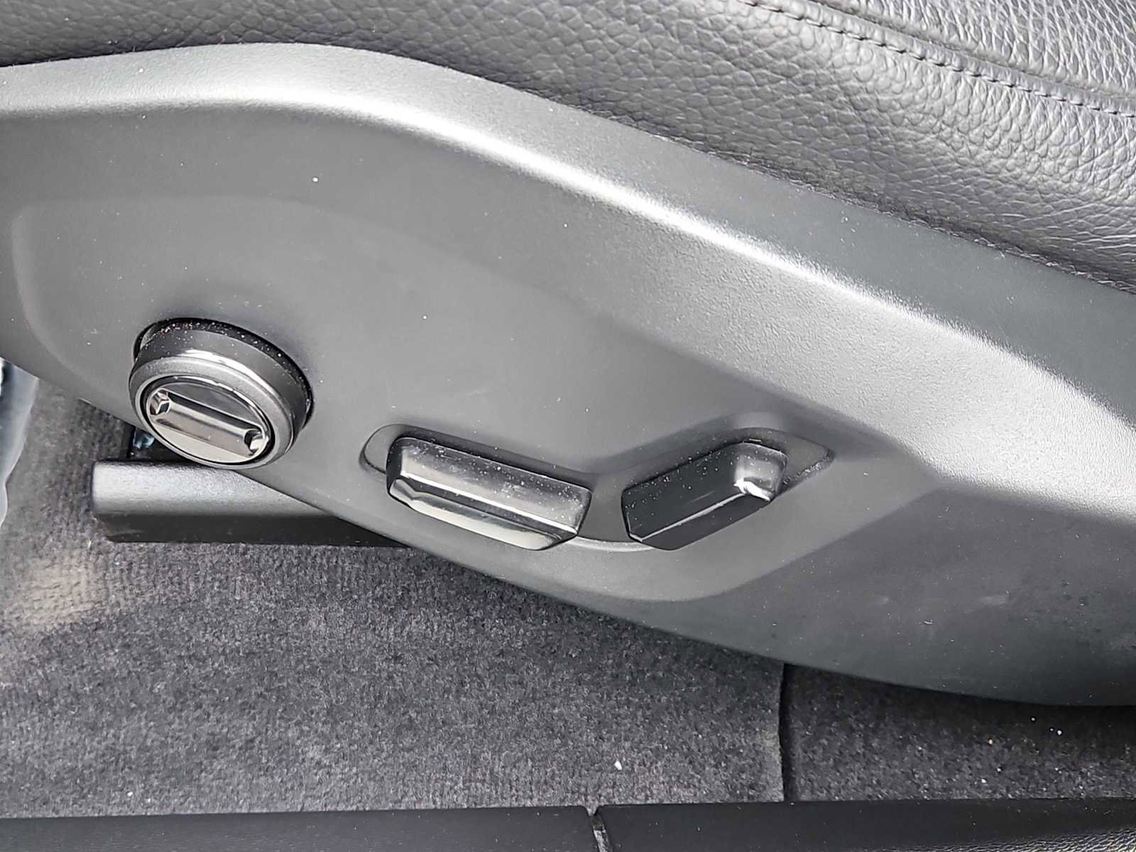 Used 2023 Volvo XC60 B5 Plus w/ Climate Package image 25