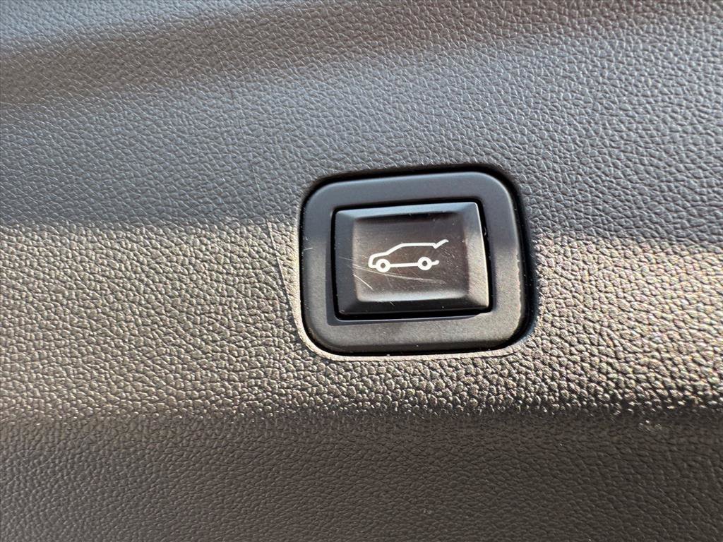 Used 2022 Chevrolet Suburban Premier AWD/4WD image 11