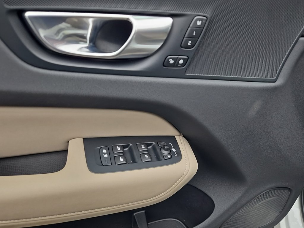 Certified 2026 Volvo XC60 B5 Plus AWD/4WD image 19