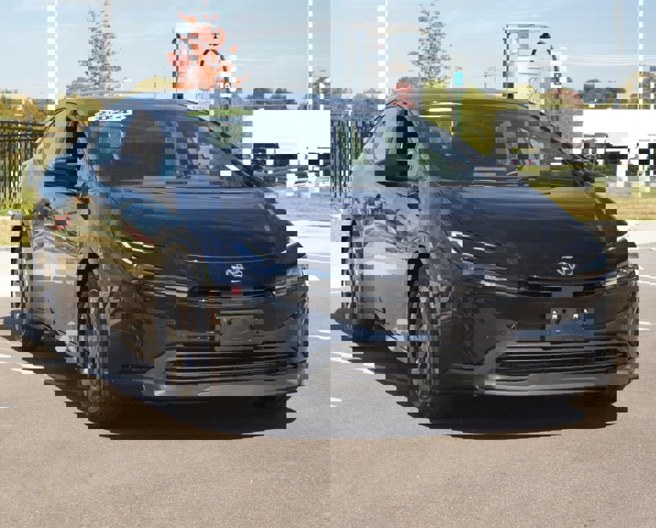 Used 2024 Toyota Prius LE image 2