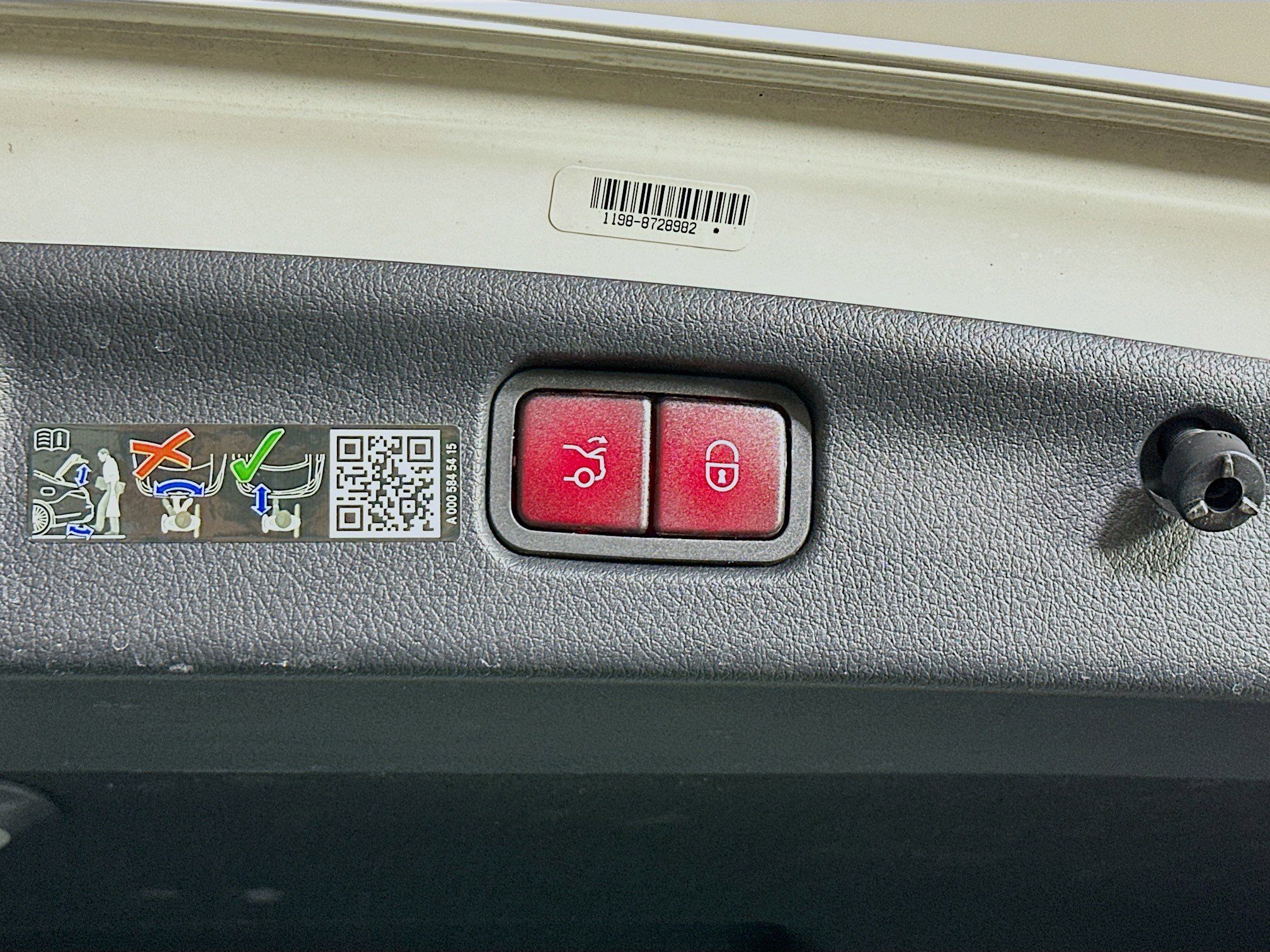 Used 2024 Mercedes-Benz C 300 Sedan image 30