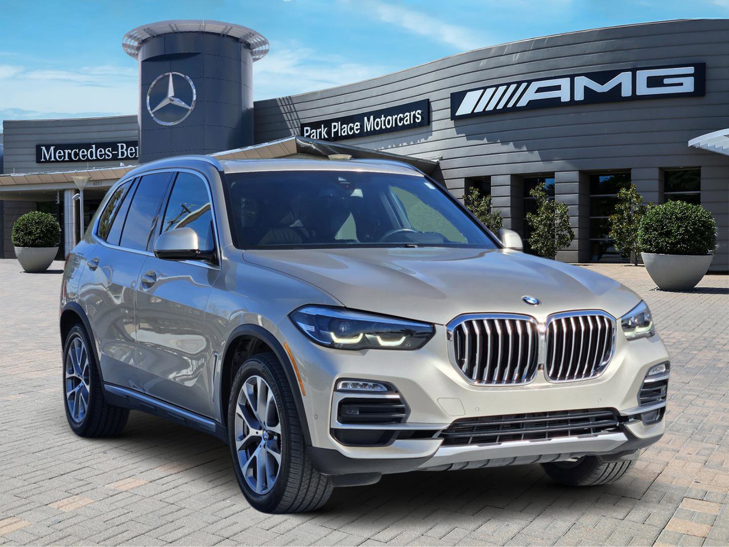 Used 2019 BMW X5 xDrive40i w/ Premium Package image 2