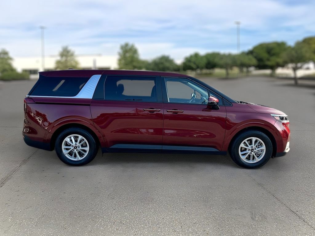 Certified 2024 Kia Carnival LX image 7