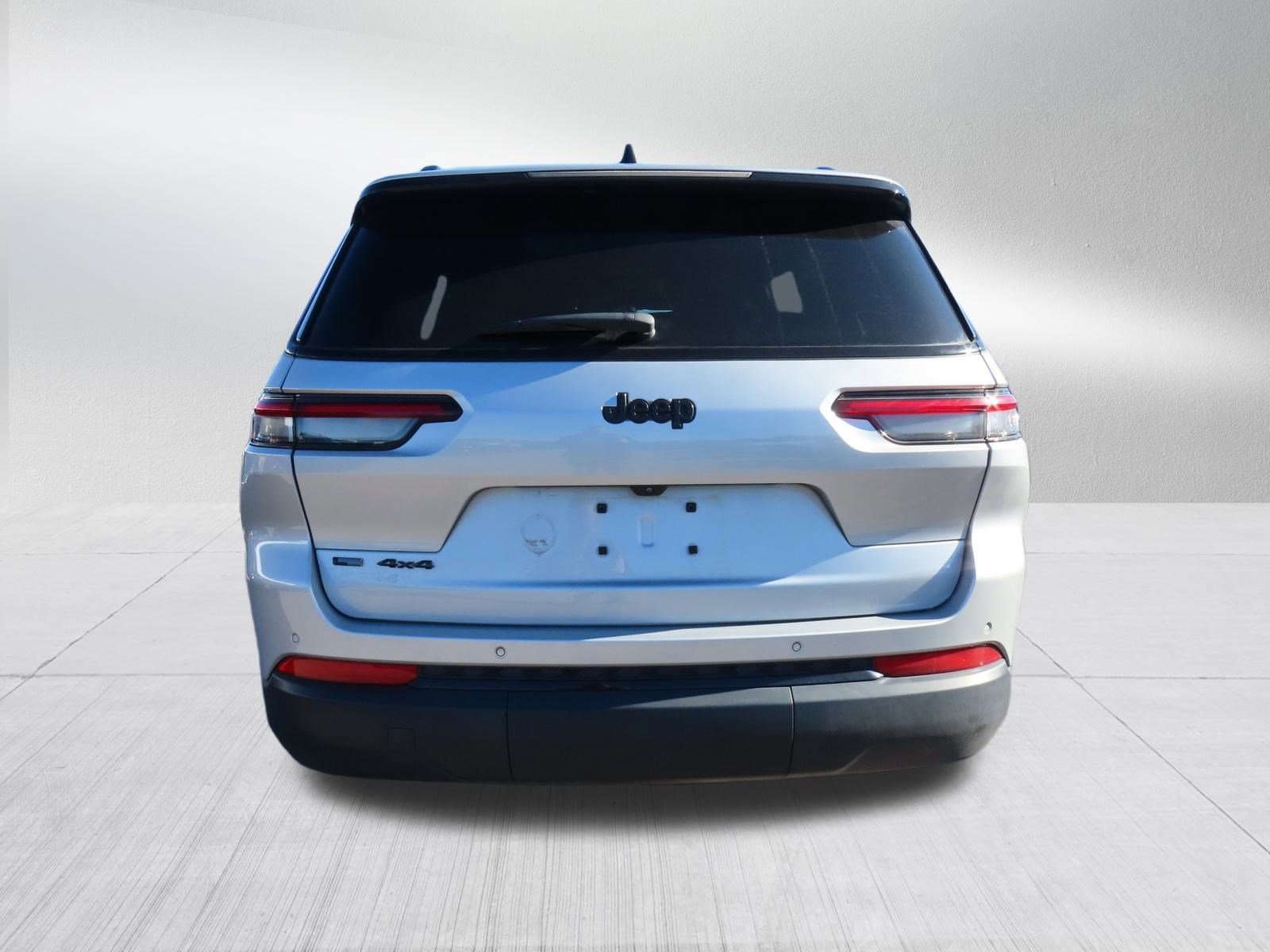 Used 2023 Jeep Grand Cherokee L Laredo image 6