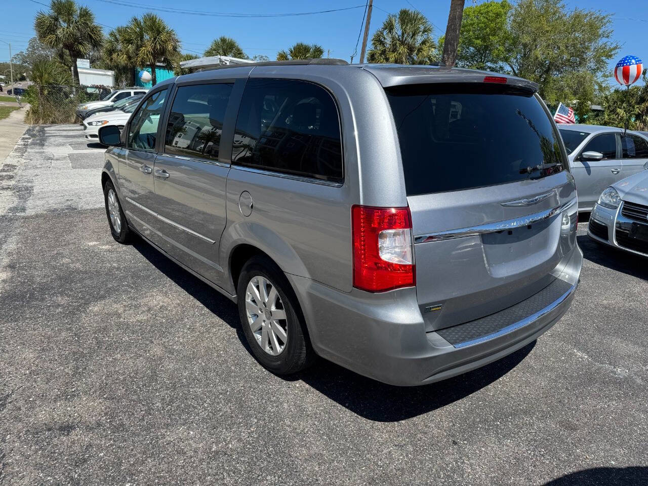 Used 2016 Chrysler Town & Country Touring image 6