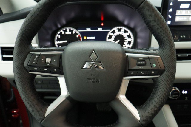 New 2026 Mitsubishi Outlander SE FWD image 8