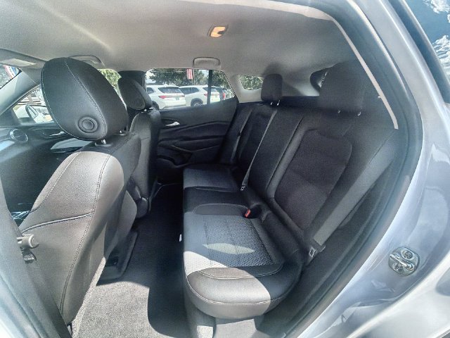 Used 2025 Chevrolet Trax LT FWD image 23