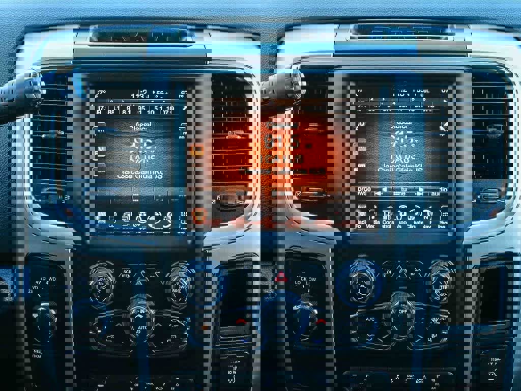 Used 2017 RAM 3500 SLT w/ Luxury Group image 21